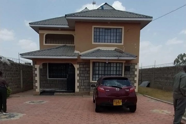 4 bedroom Maisonette with perimeter wall fence for sale